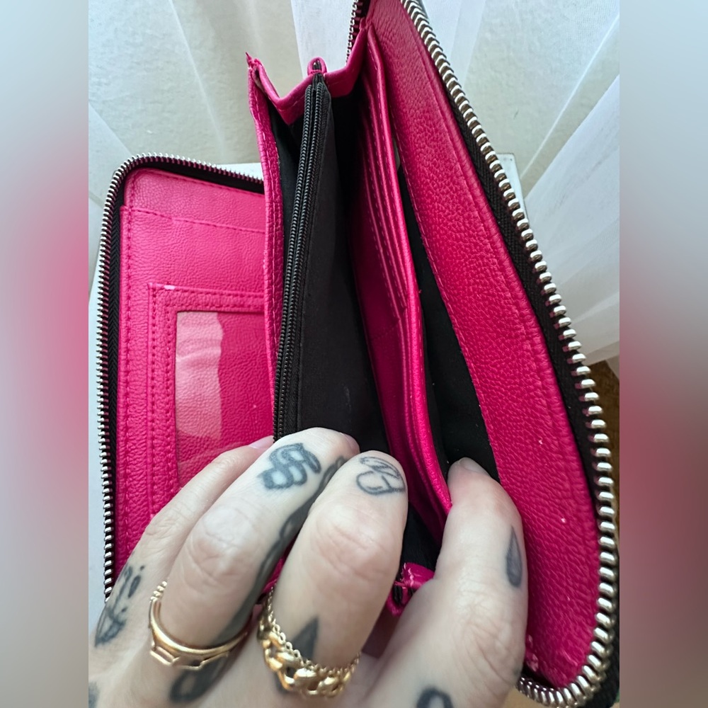 NWOT!! Betsey Johnson Black Multicolor Heart Wallet - Picture 9 of 10